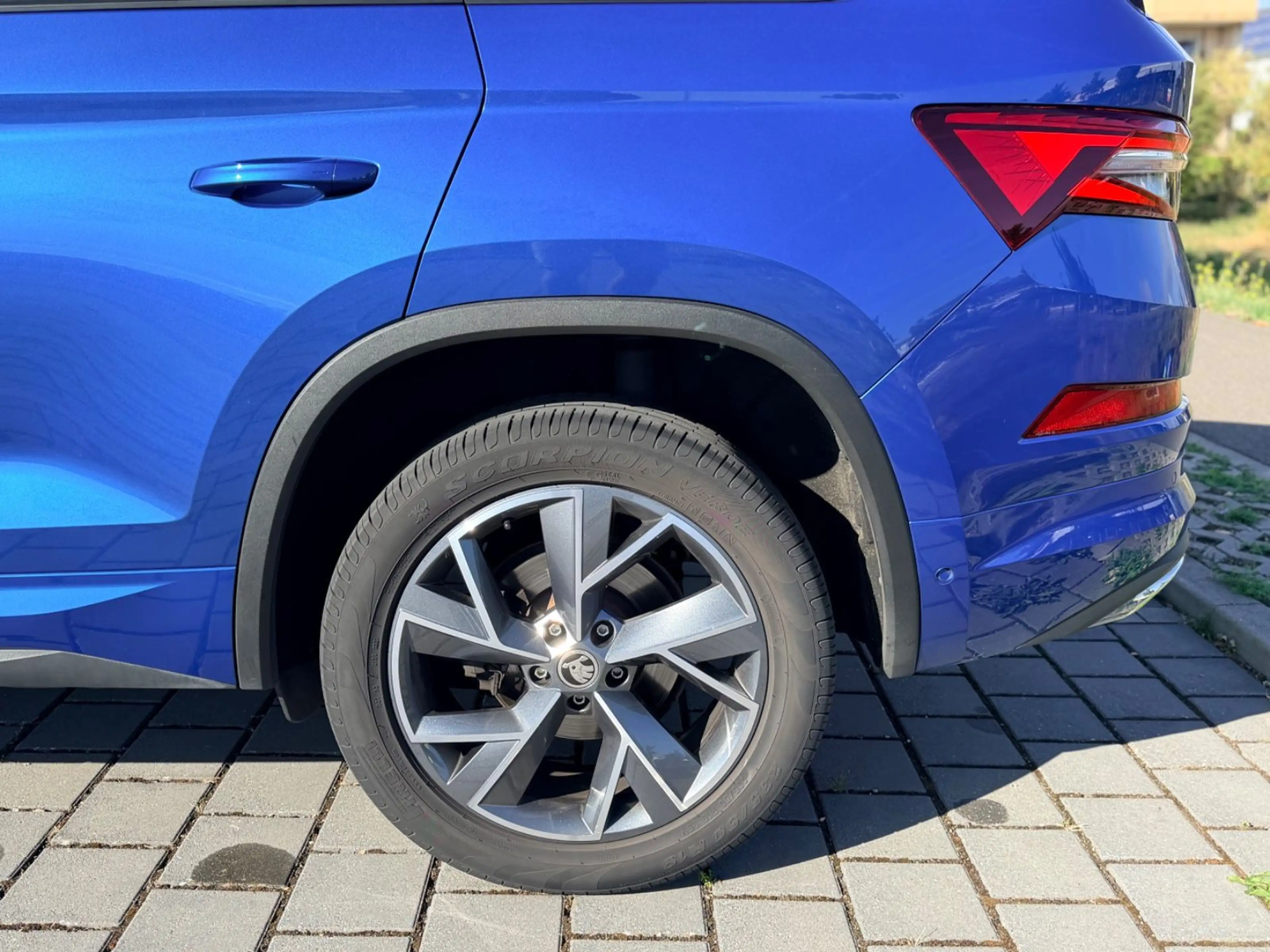 Skoda Kodiaq 2.0 TDI Sportline 4x4 LED*AHK*NAVI uvm. — photo 9