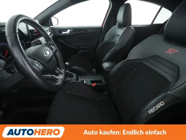 Ford Focus view 10