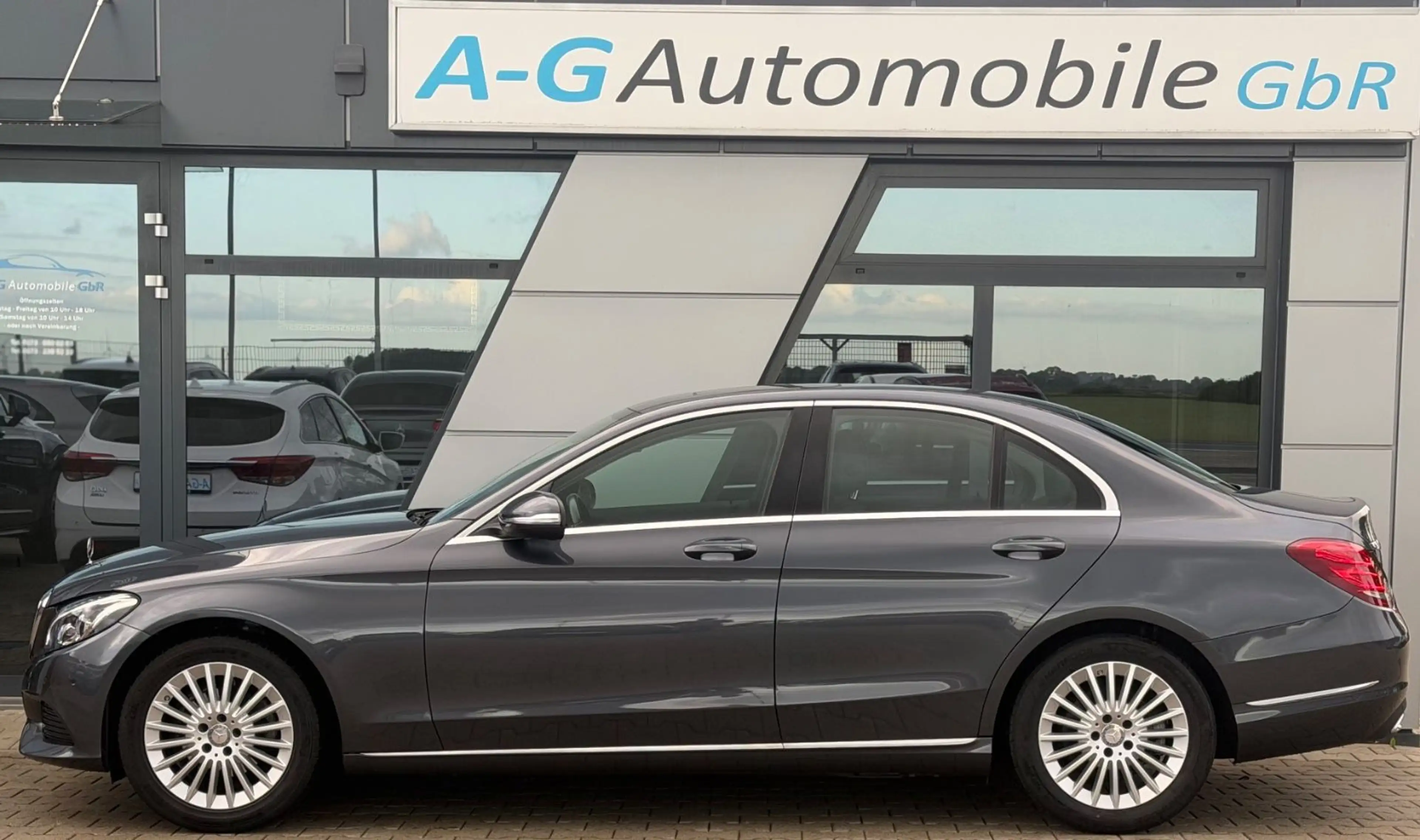 Mercedes-Benz C 200 d Limousine Burmester Schiebedach Head-Up — photo 11