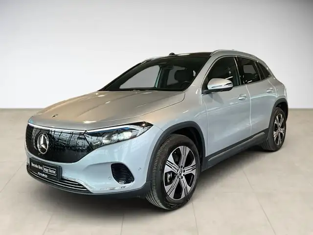 Mercedes-Benz EQA 300 4MATIC 360 AHK AUT Kam. KlimaA LED LM SD