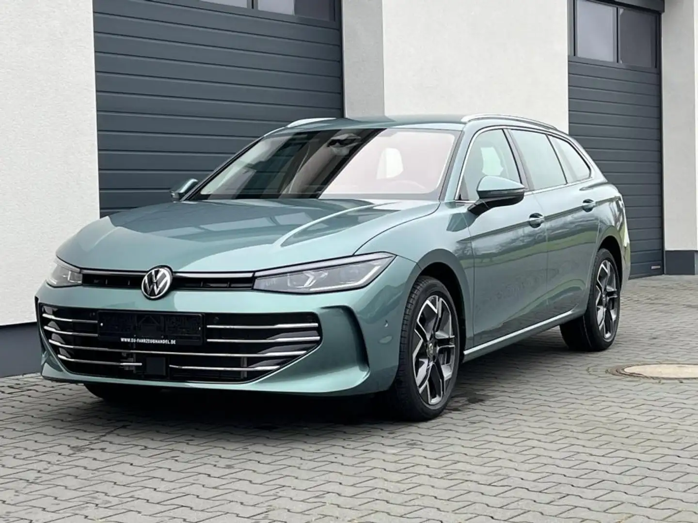 Volkswagen Passat Variant R-Line 2,0 TDI DSG 4Motion 142KW Winterpaket 14... - 1