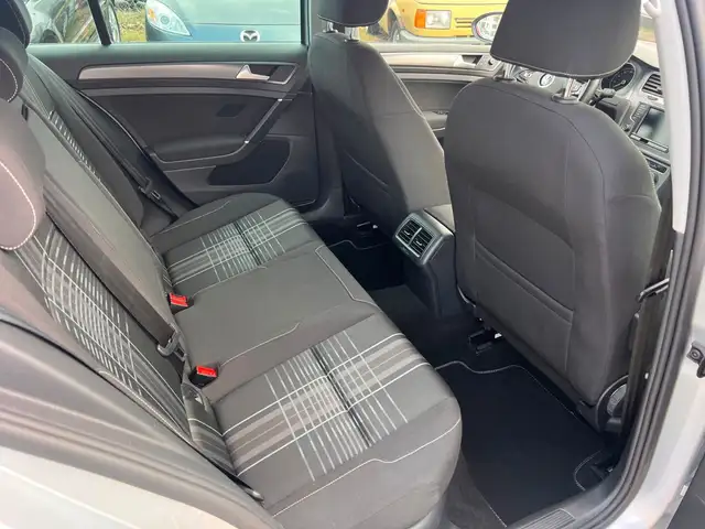 Volkswagen Golf view 11