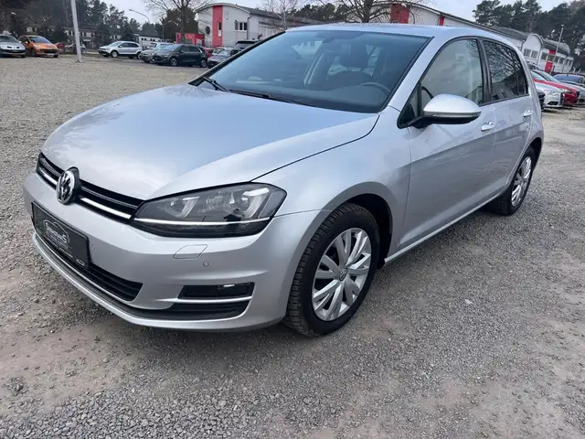 Volkswagen Golf view 3