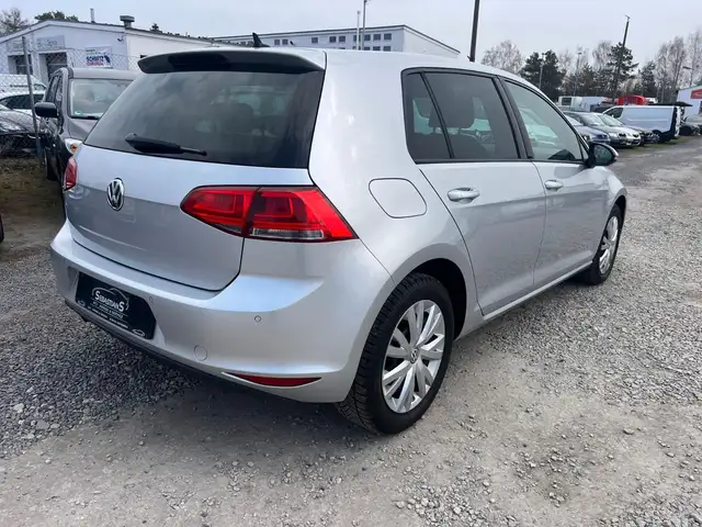 Volkswagen Golf view 4