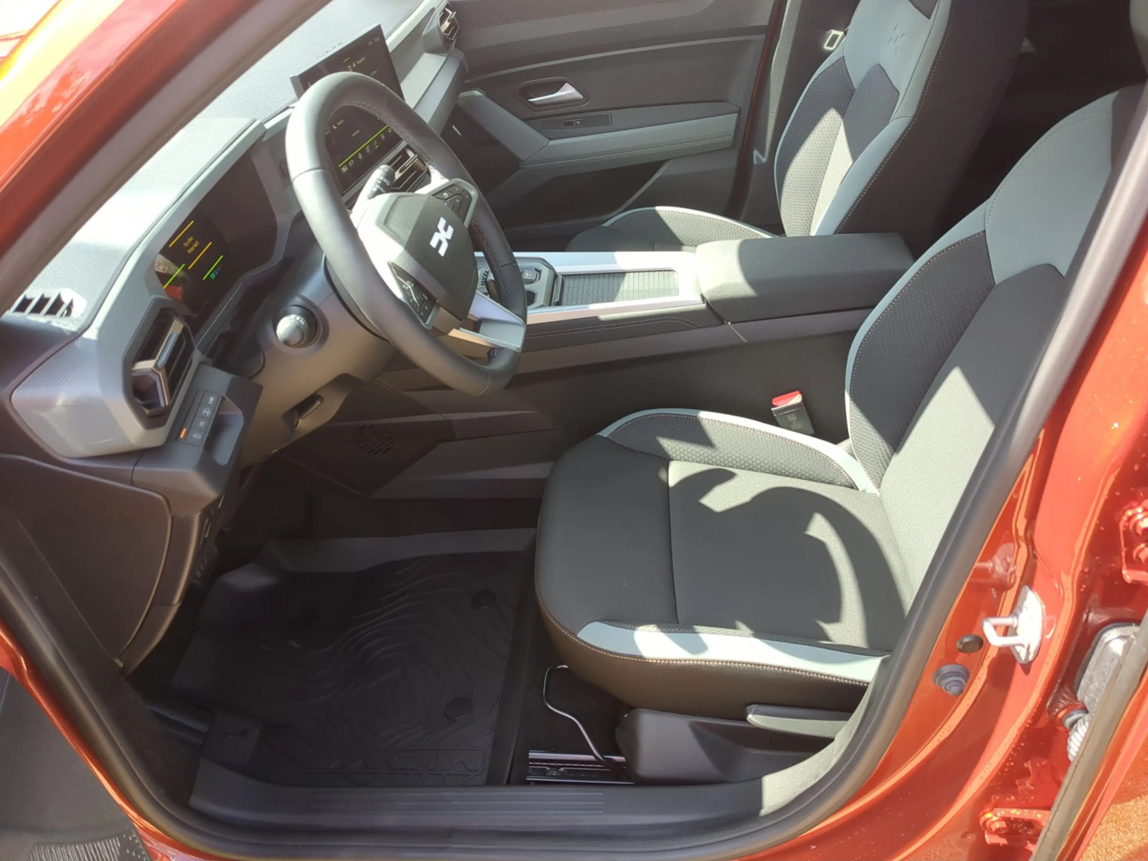 Dacia Bigster Hybrid 155 Extreme SHZ+Panodach+LKHZ+Navi — photo 5