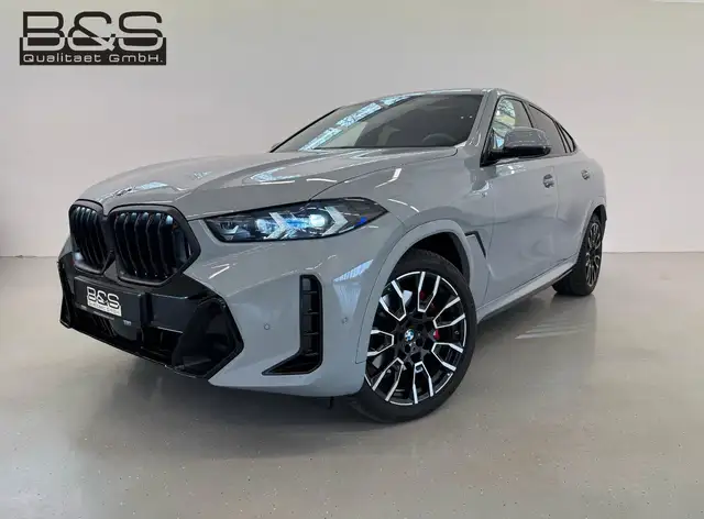 BMW X6 view 2