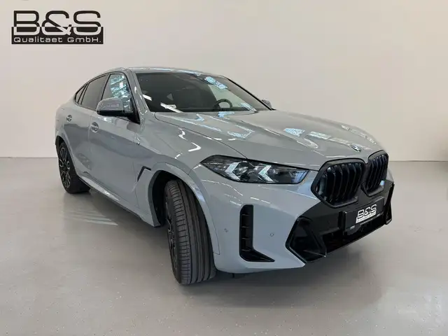BMW X6 view 4