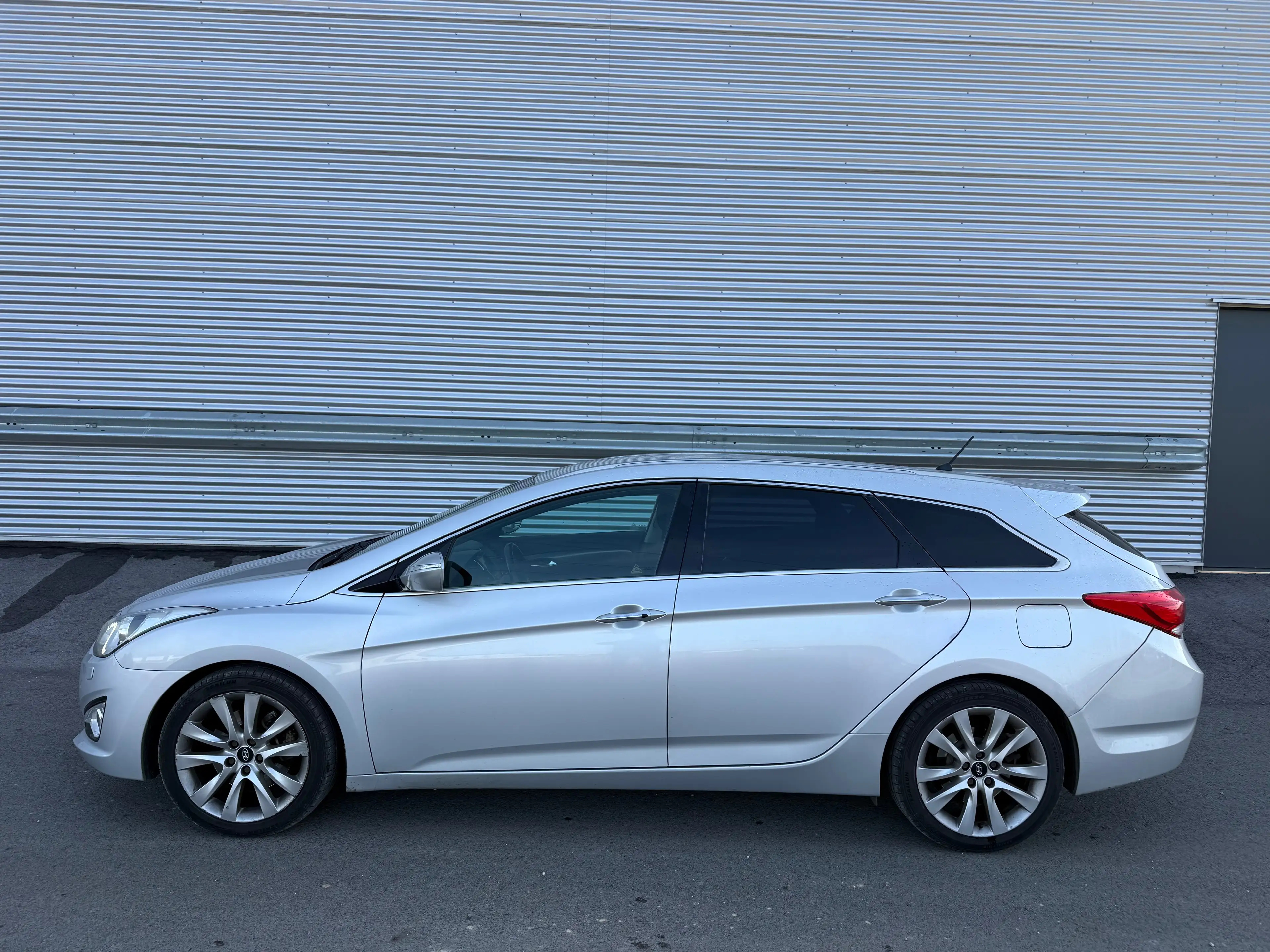 Hyundai i40 Premium 1,7 CRDi Aut. ID:80 — photo 4