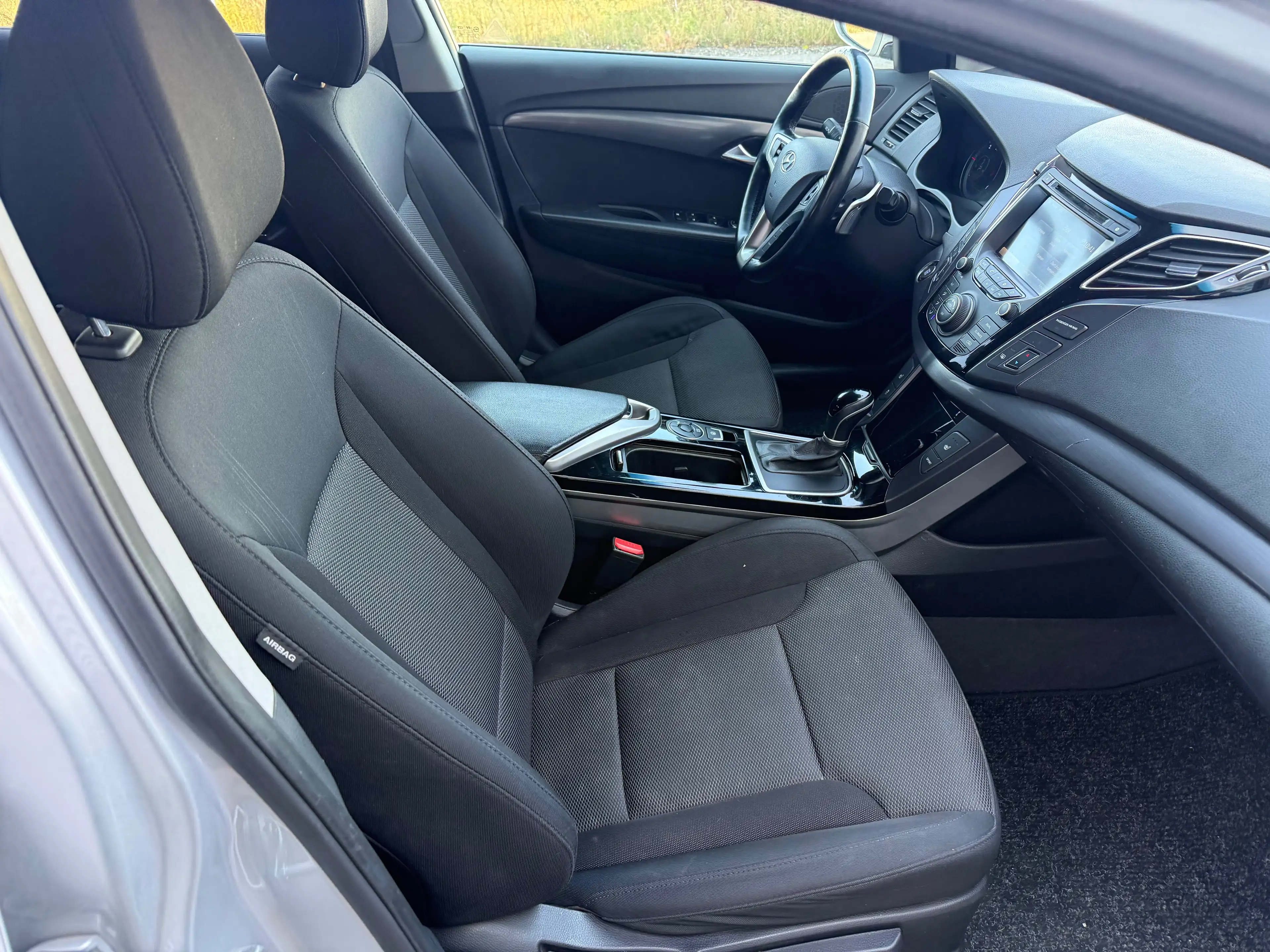 Hyundai i40 Premium 1,7 CRDi Aut. ID:80 — photo 9