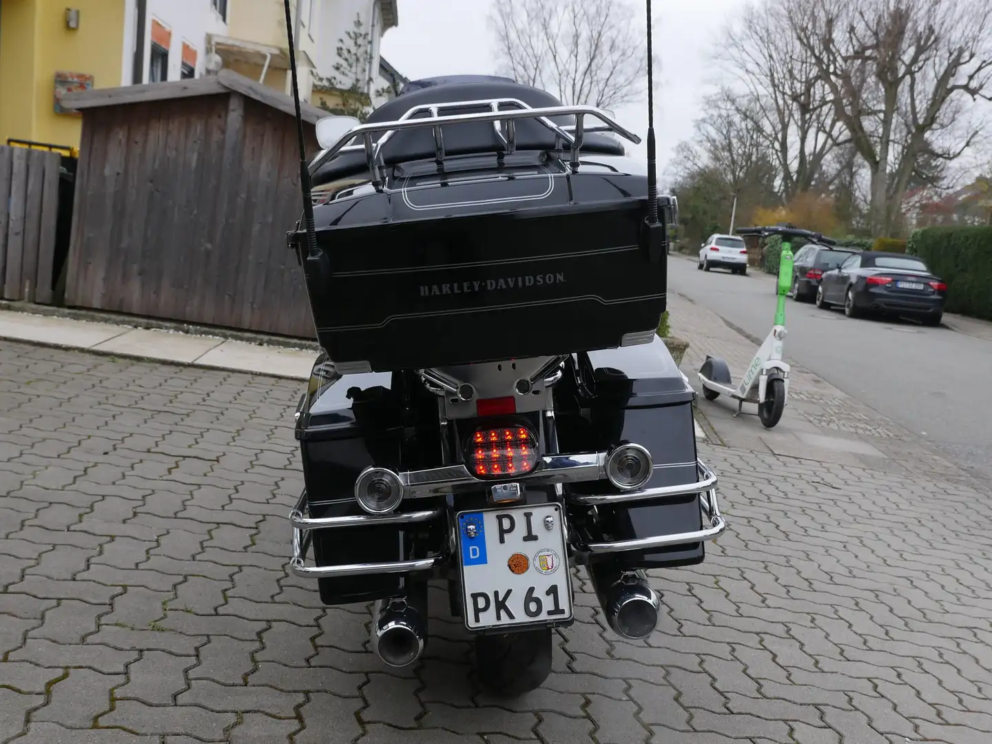 Harley-Davidson Electra Glide Schwarz - 1