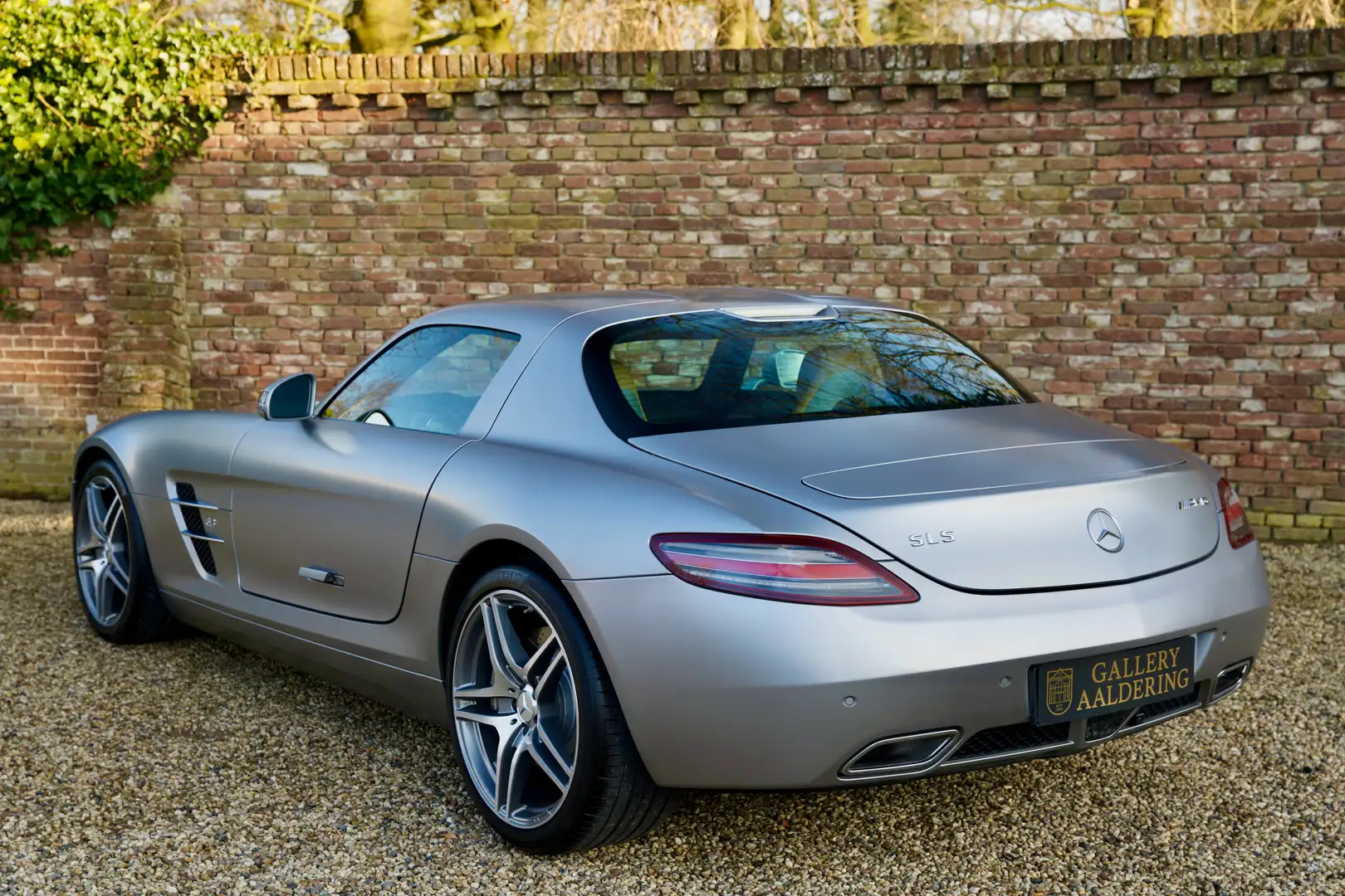 Mercedes-Benz SLS AMG "Designo" In mint condition - only 2800 kilome Šedá - 2