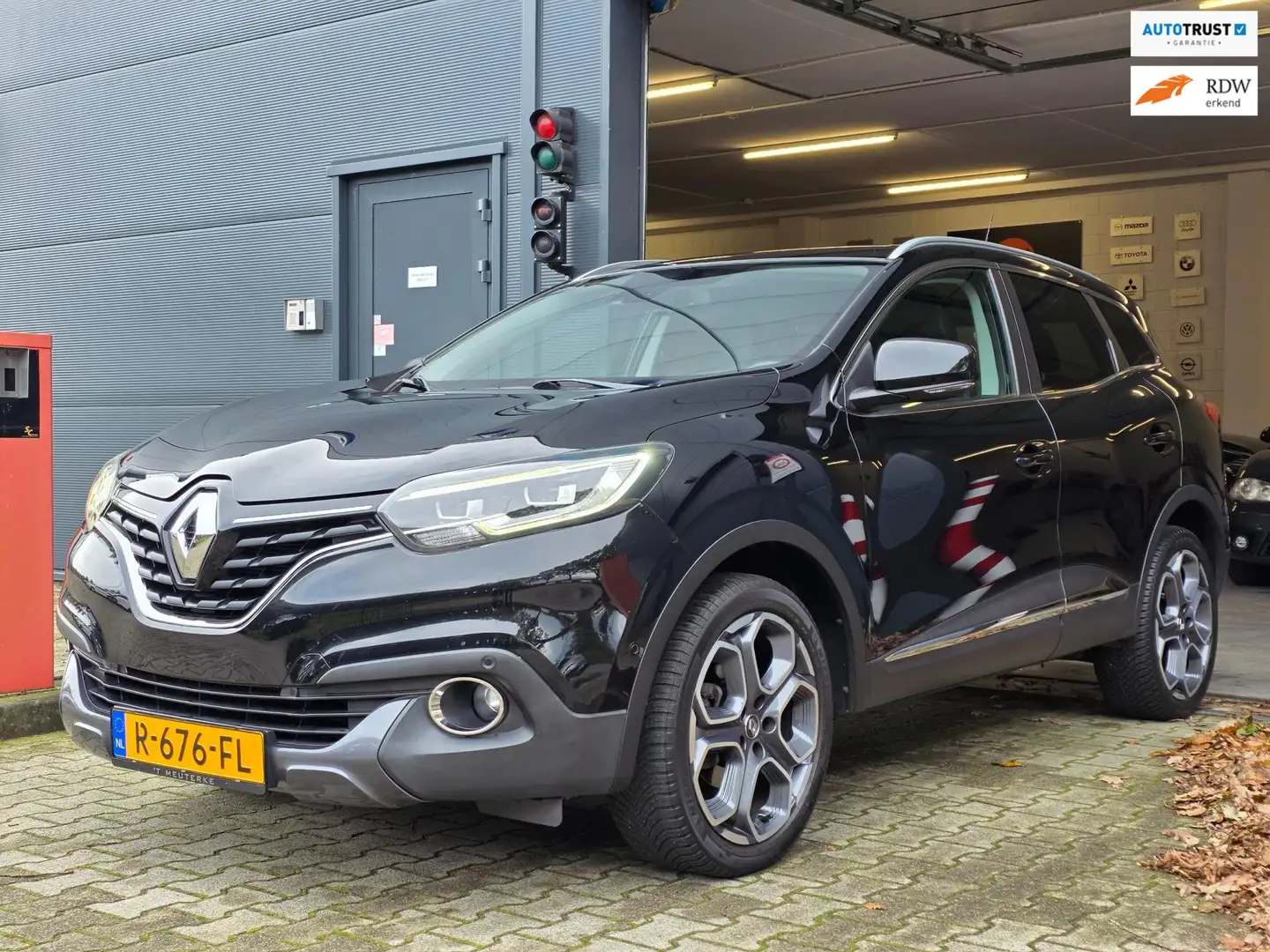 Renault Kadjar 1.2 TCe Bose / CARPLAY / CAMERA / KEYLESS / ALL-SE Zwart - 1