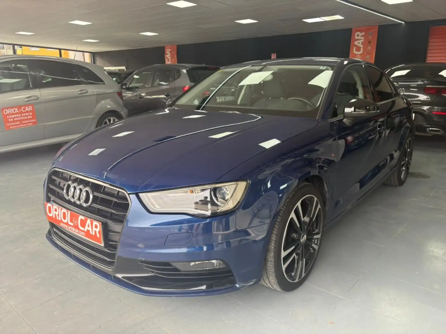 Audi A3 Sedán 1.6TDI CD S line edition 110 Bleu - 1
