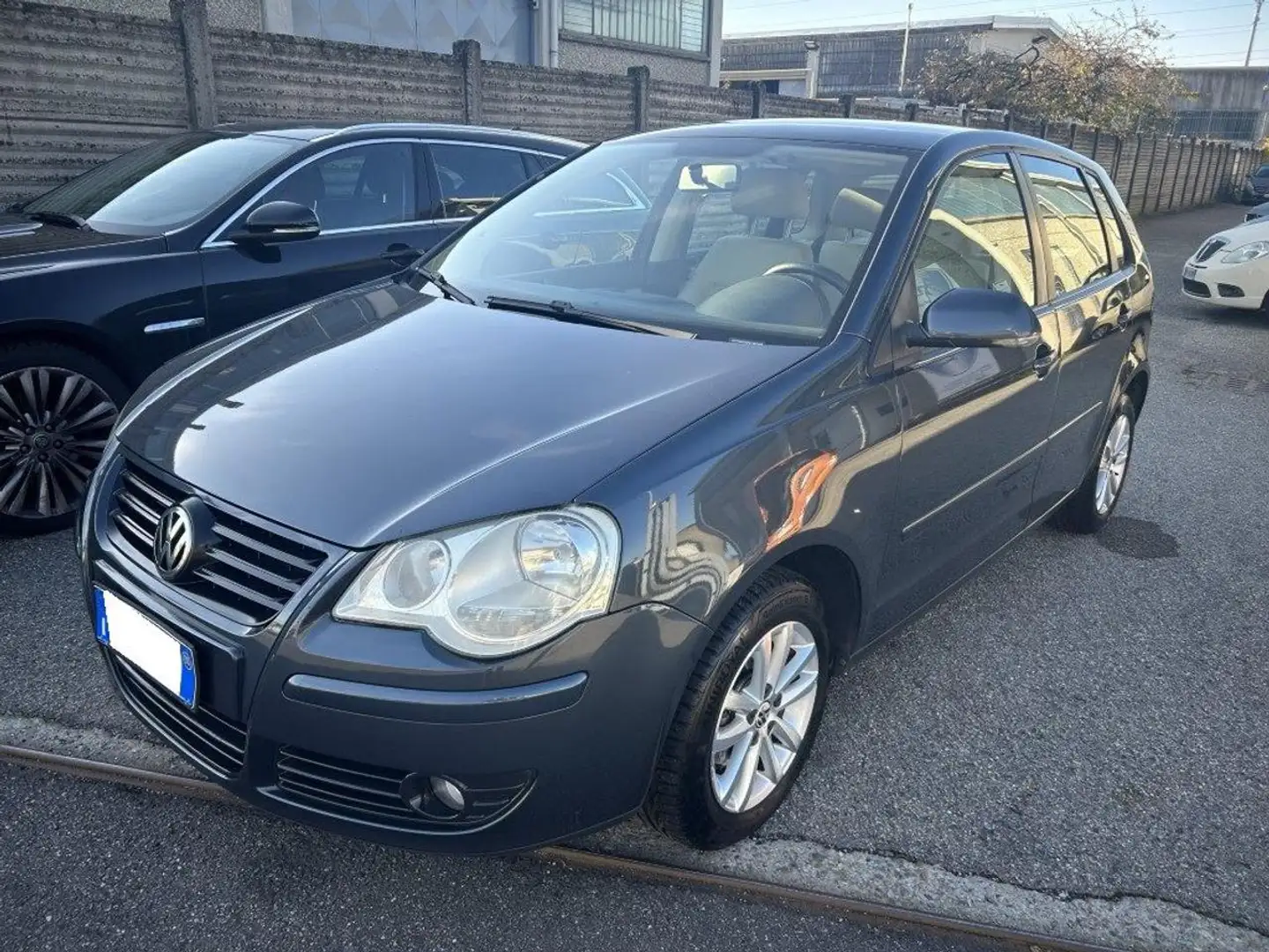 Volkswagen Polo 1.4/80CV 16V 5p. *OK NEOPATENTATI* *FINANZIABILE* Grigio - 2