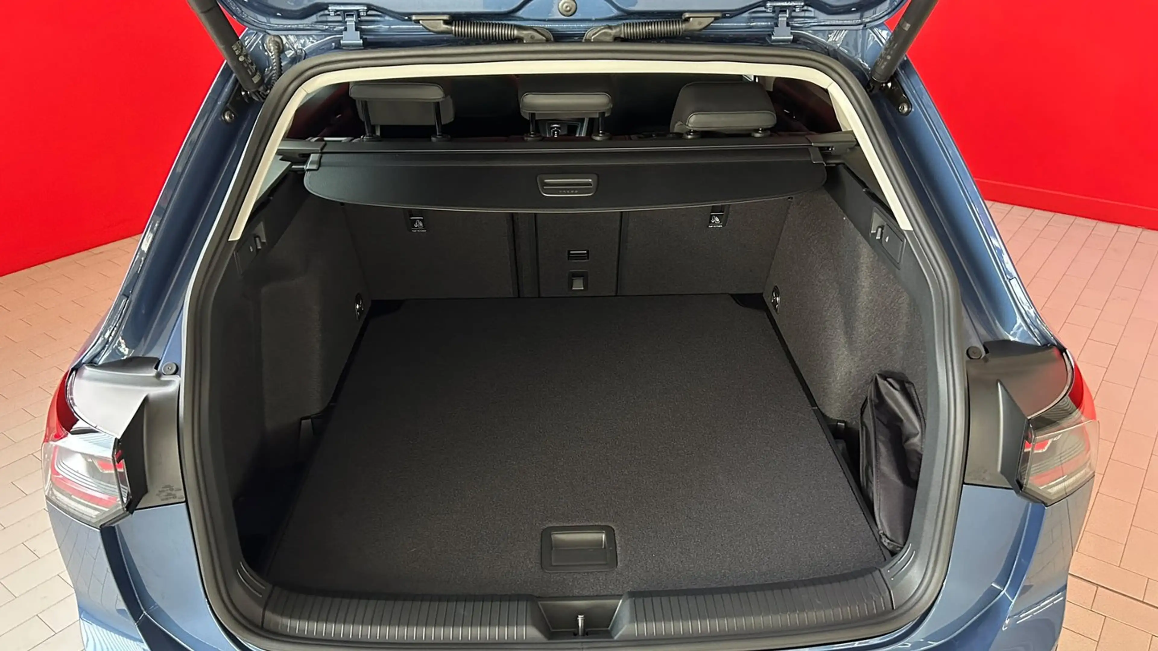 Volkswagen Golf Variant Business mHeV DSG — photo 5