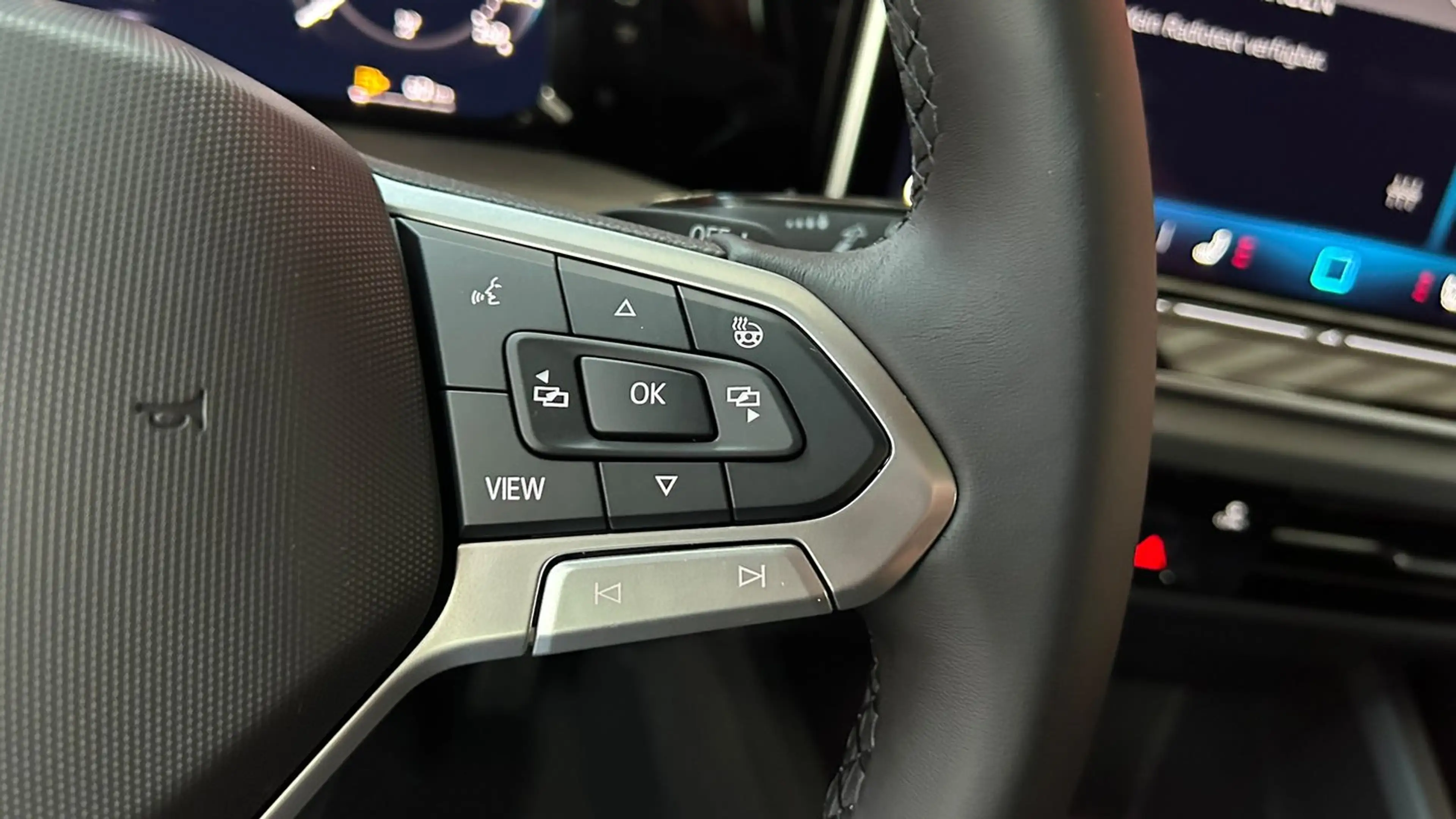 Volkswagen Golf Variant Business mHeV DSG — photo 12