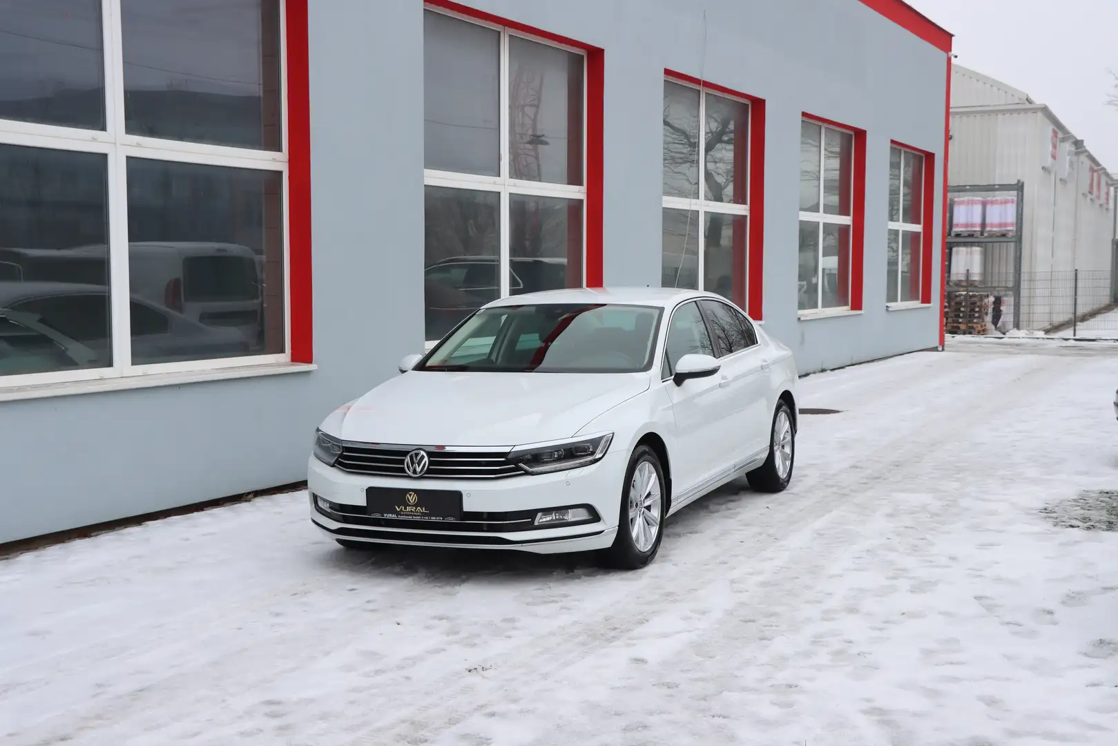 Volkswagen Passat Highline 2,0 TDI SCR DSG | ACC | NAVI | RFK | Weiß - 2
