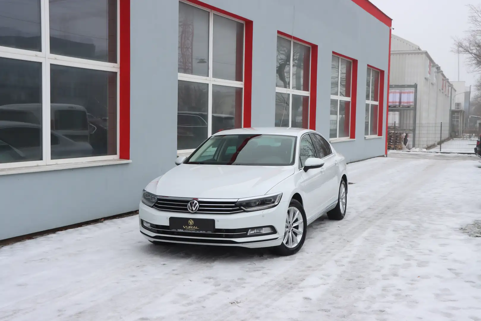 Volkswagen Passat Highline 2,0 TDI SCR DSG | ACC | NAVI | RFK | Weiß - 1