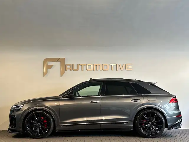 Audi Q8 view 10