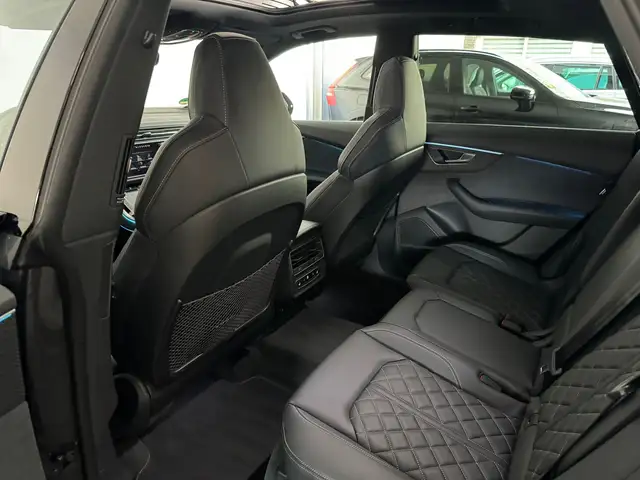 Audi Q8 view 6