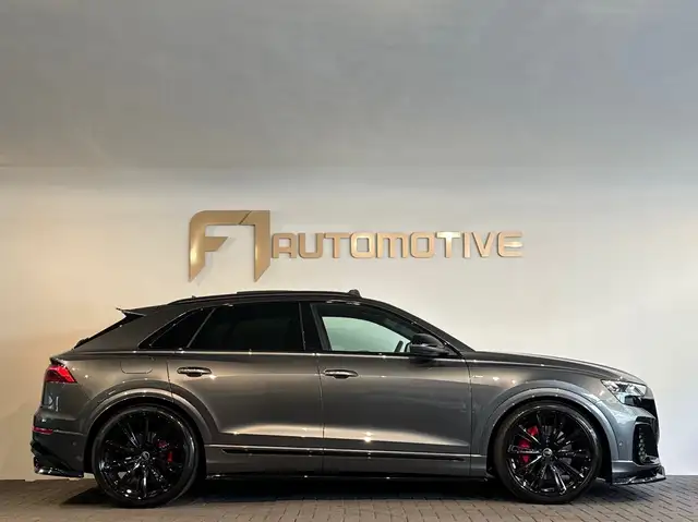 Audi Q8 view 12