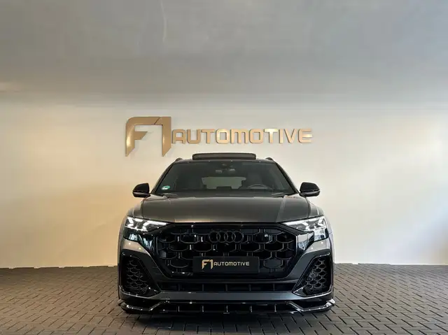 Audi Q8 view 9