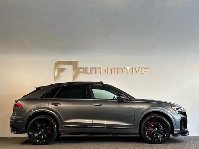 Audi Q8 view 13
