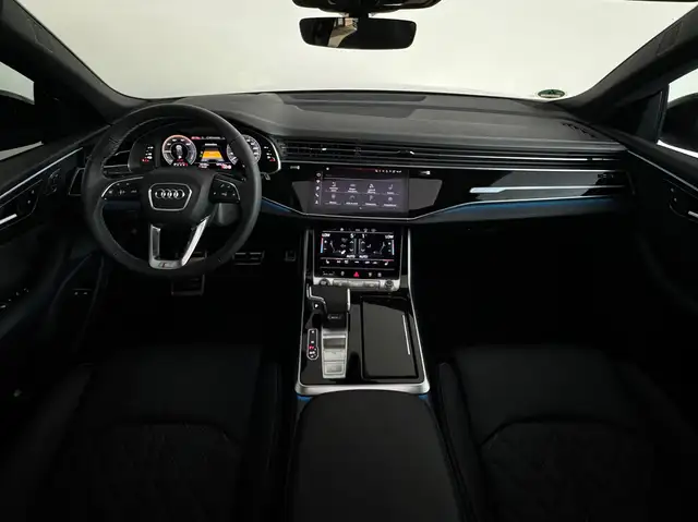 Audi Q8 view 4