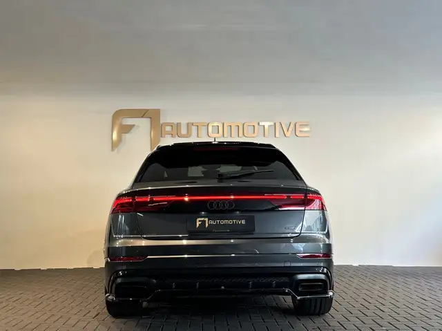Audi Q8 view 11