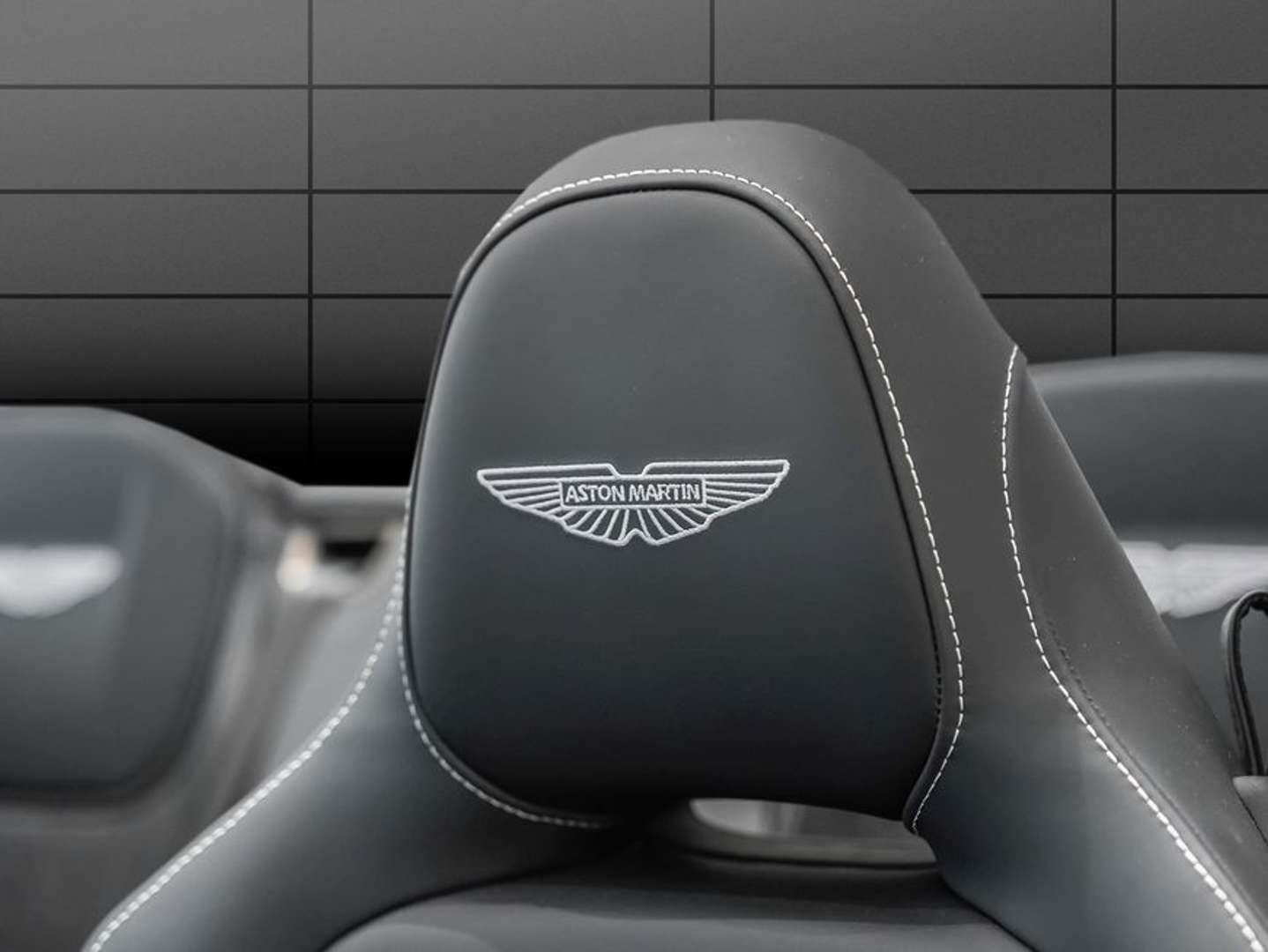 Aston Martin DB12 Volante -  - Joinsteer - #3