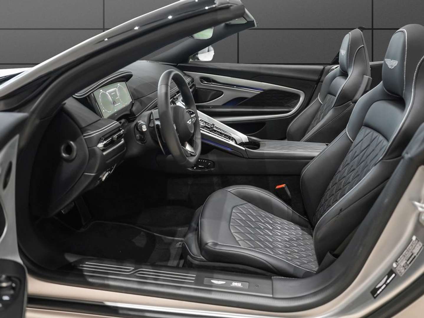 Aston Martin DB12 Volante -  - Joinsteer - #2