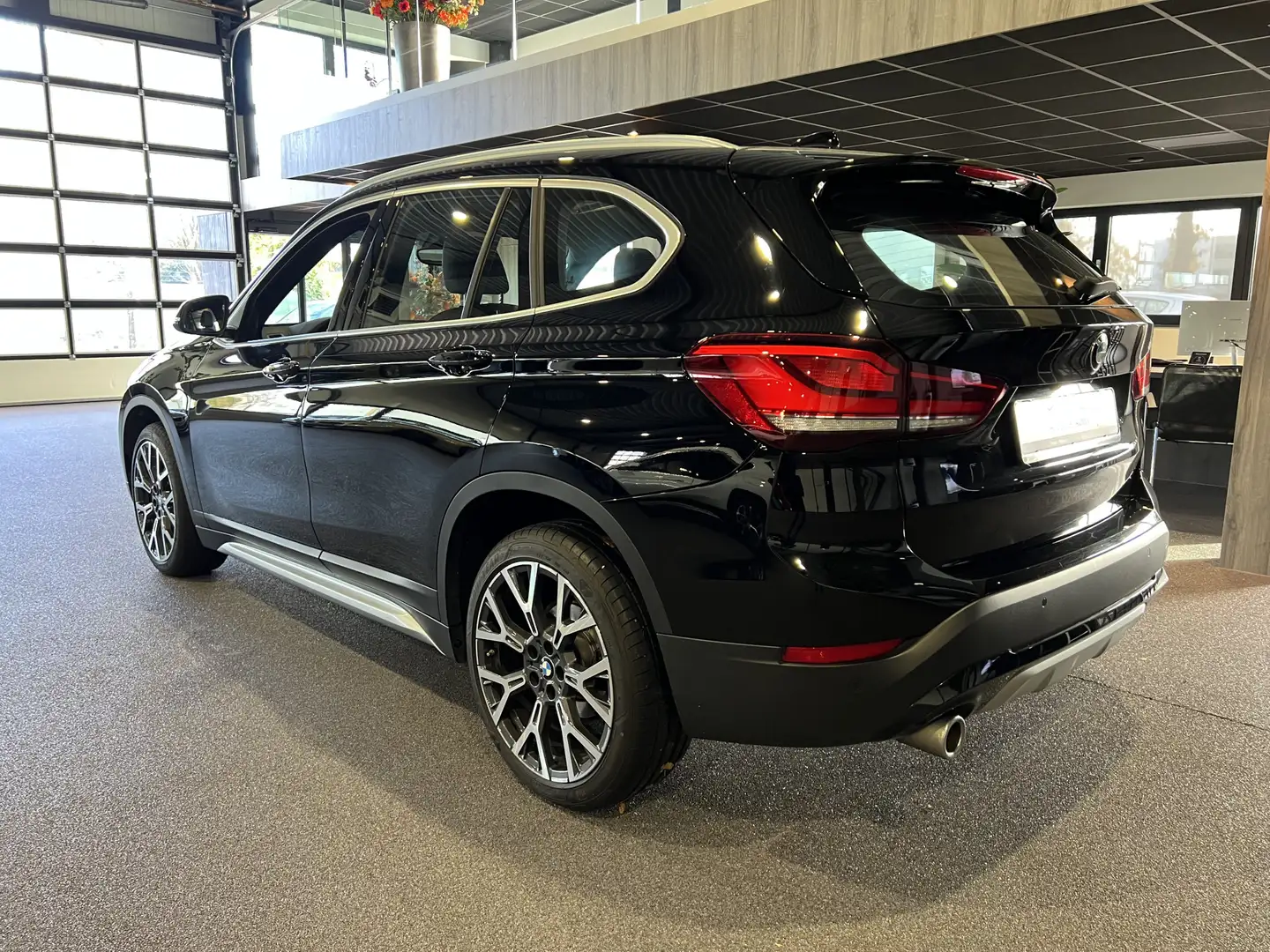 BMW X1 sDrive18i Executive Facelift | Panorama | Camera | Noir - 2