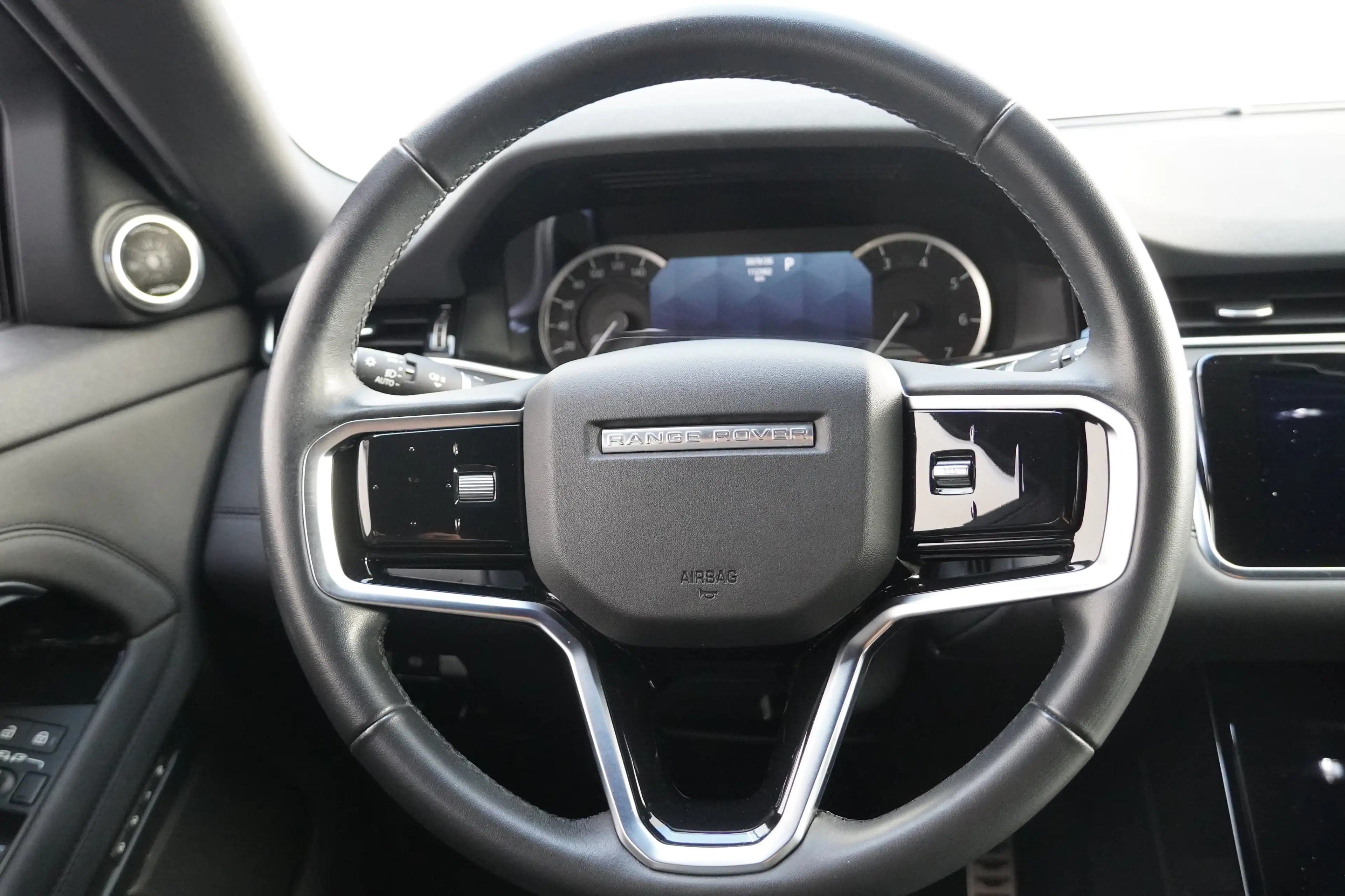 Land Rover Range Rover Evoque RRE P200 SE — photo 13