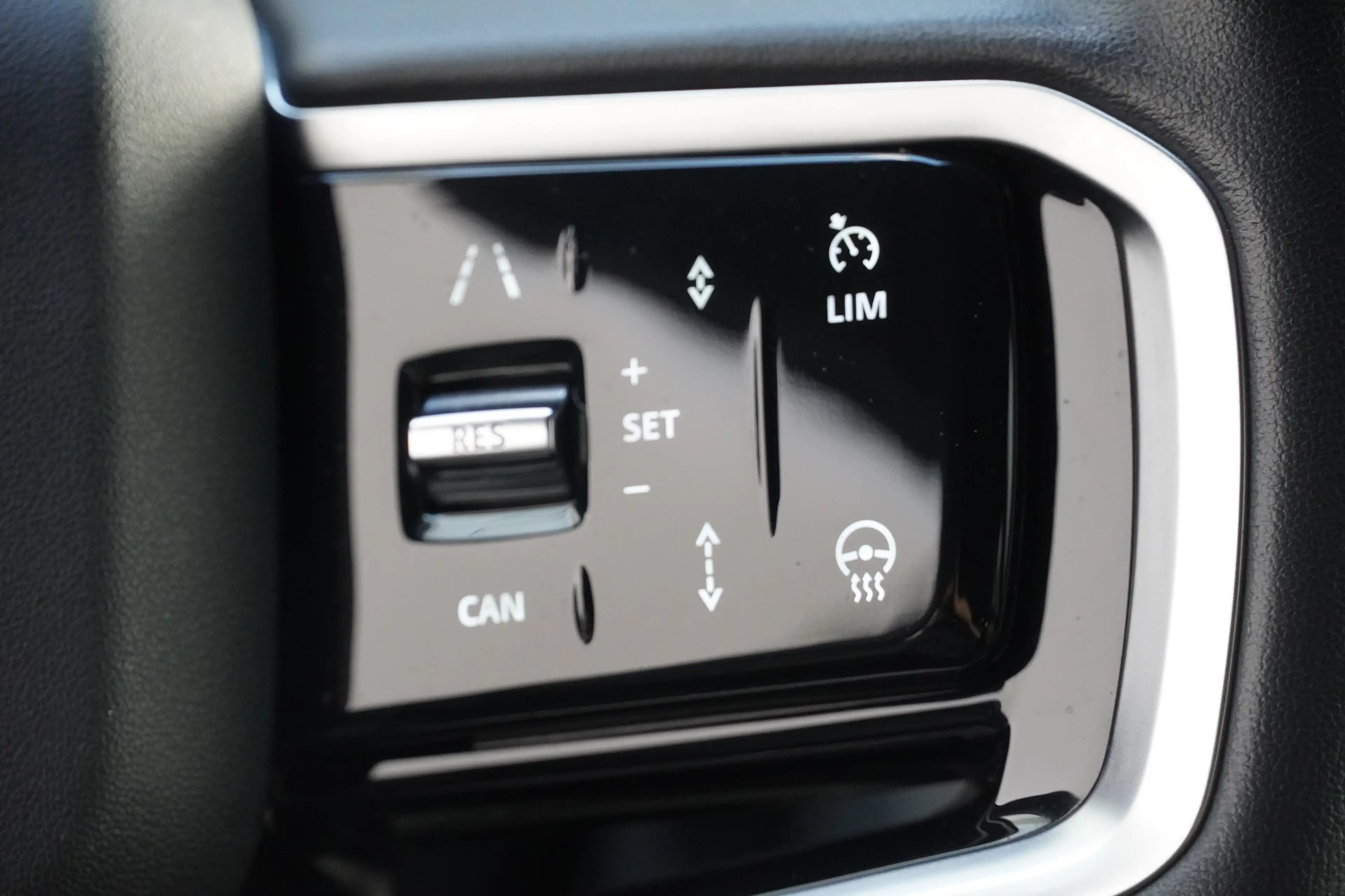 Land Rover Range Rover Evoque RRE P200 SE — photo 15