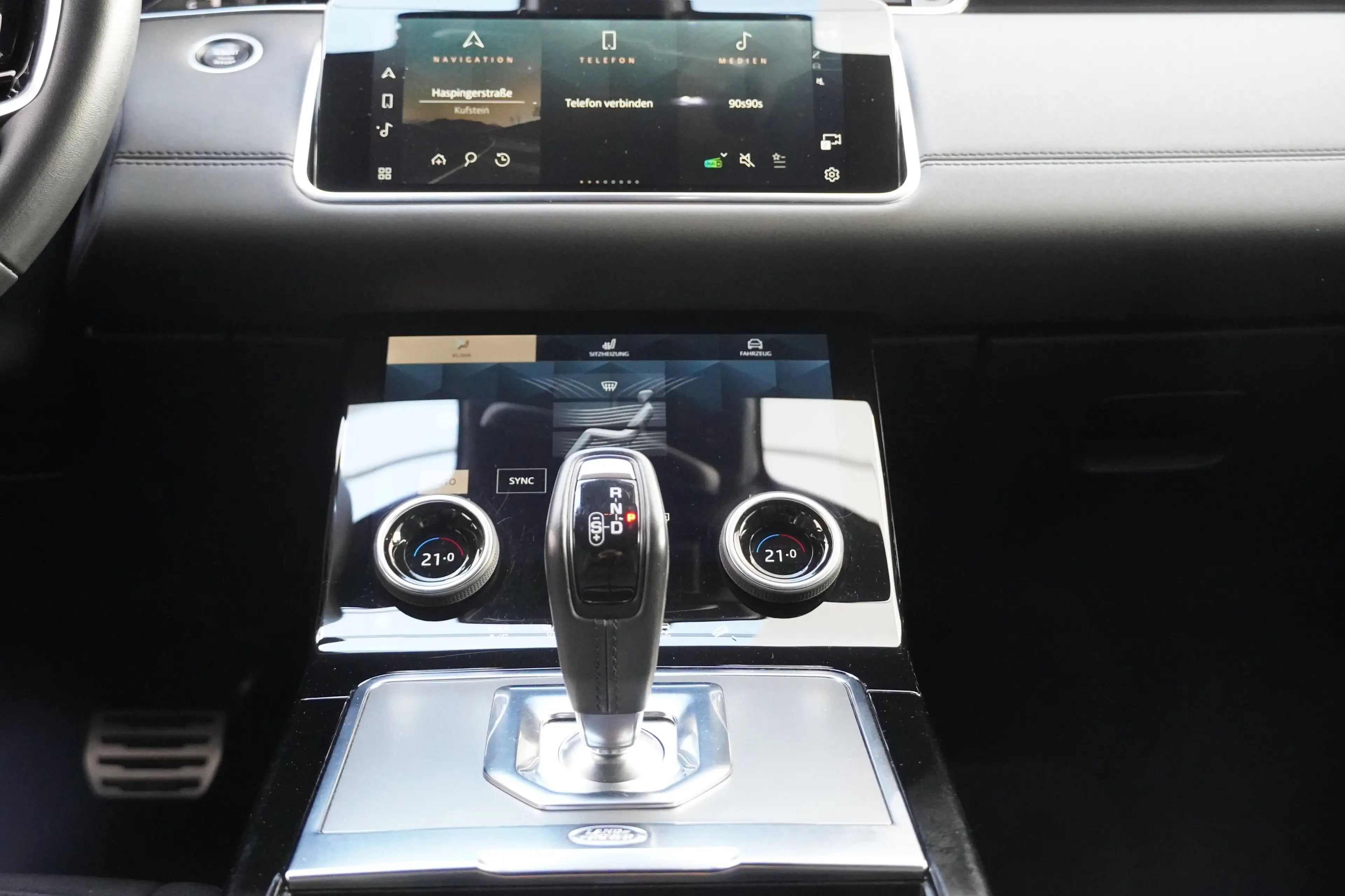 Land Rover Range Rover Evoque RRE P200 SE — photo 12