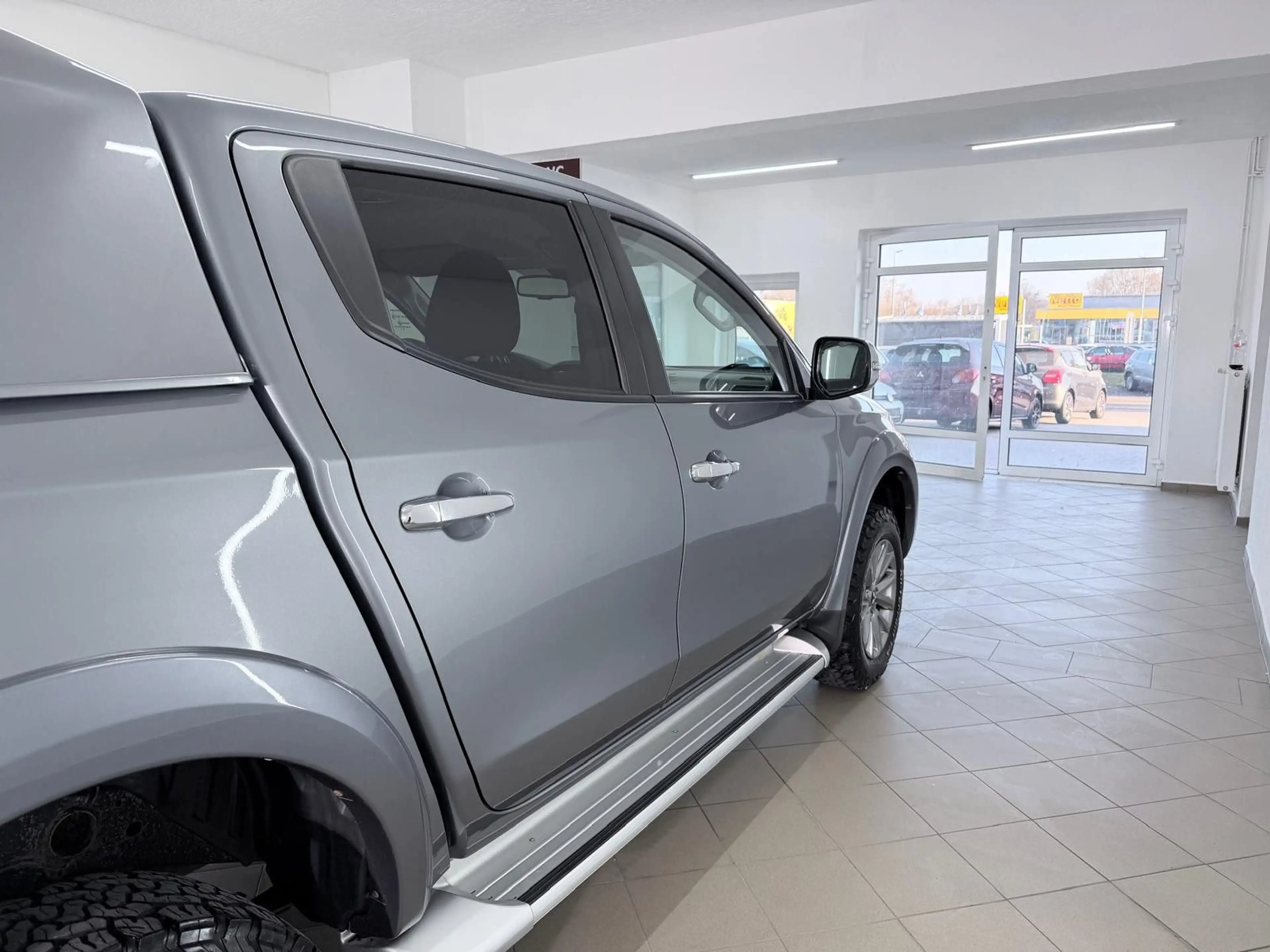 Mitsubishi L200 Doppelkabine 4WD*NAV*PDC*TÜV NEU* — photo 8