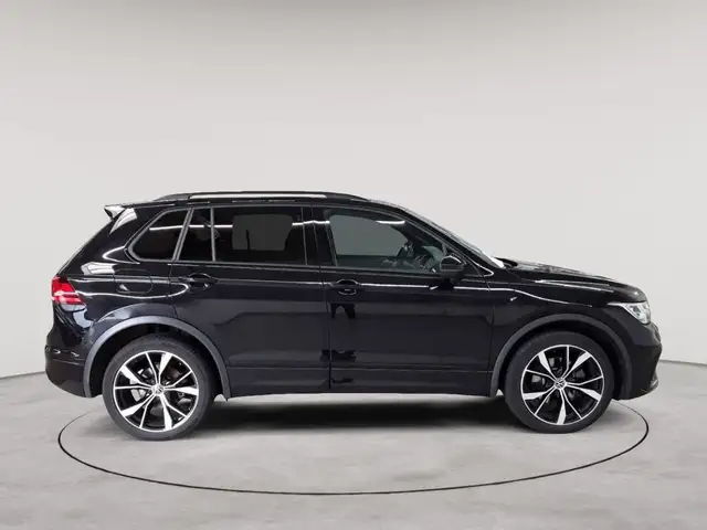 Volkswagen Tiguan view 3