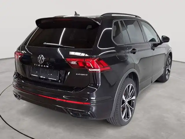 Volkswagen Tiguan view 4