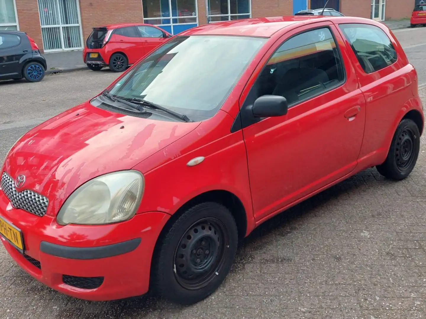 Toyota Yaris Yaris 1.0 VVT-i Idols Rood - 1