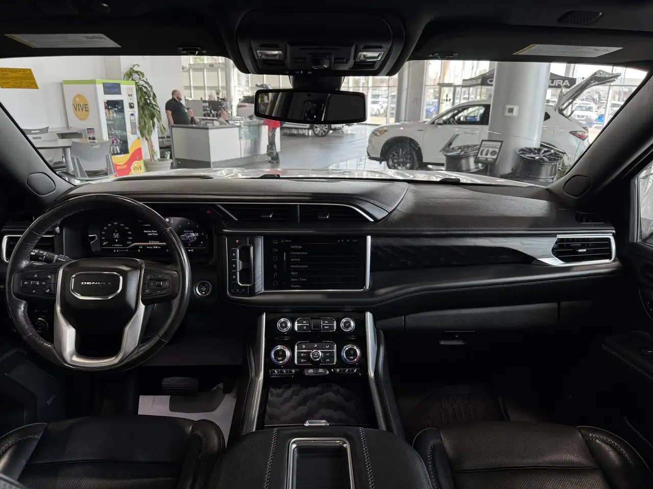 GMC Yukon снимка GMC Yukon