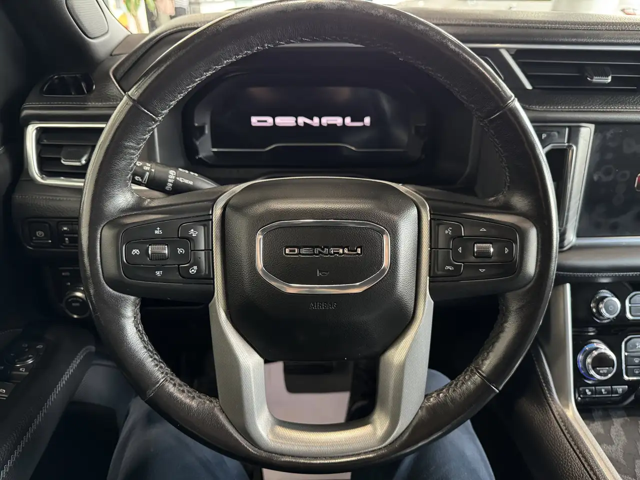 GMC Yukon снимка GMC Yukon