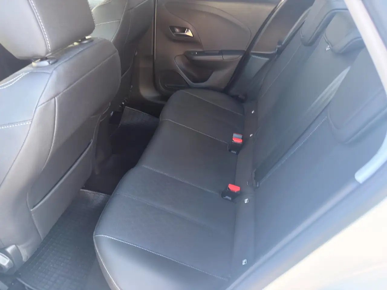 Opel Corsa F Elegance AT Navi,LED,SHZ,Kamera,PDC,Alu,Allwette 12