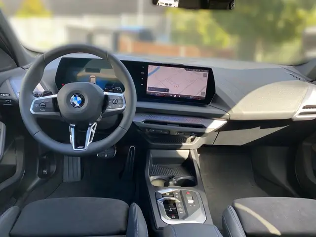 BMW 1 Series view 10