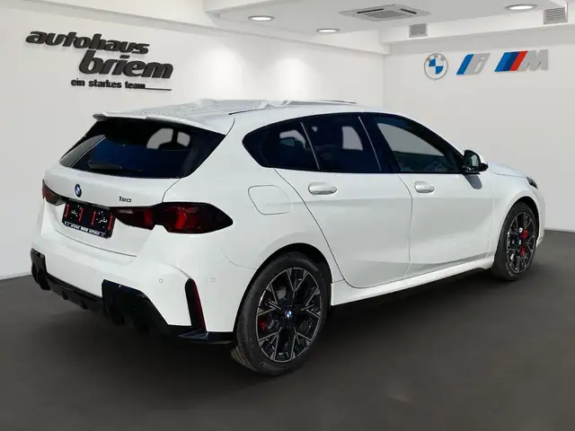 BMW 1 Series view 3