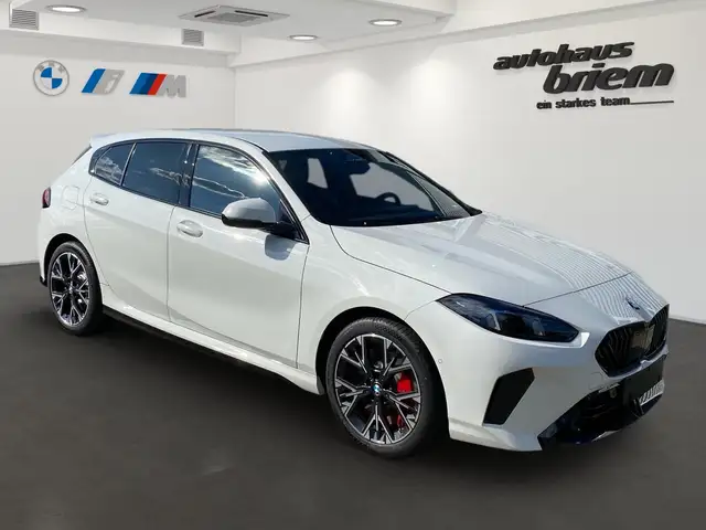 BMW 1 Series view 2