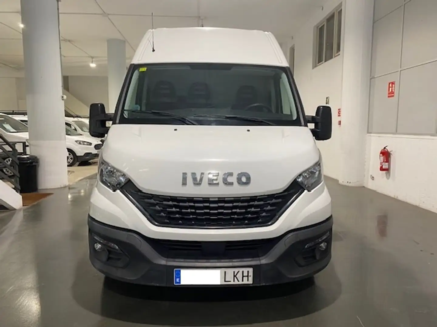Iveco Daily Furgón 35S14 V 3520L H2 12.0 136 Blanco - 2