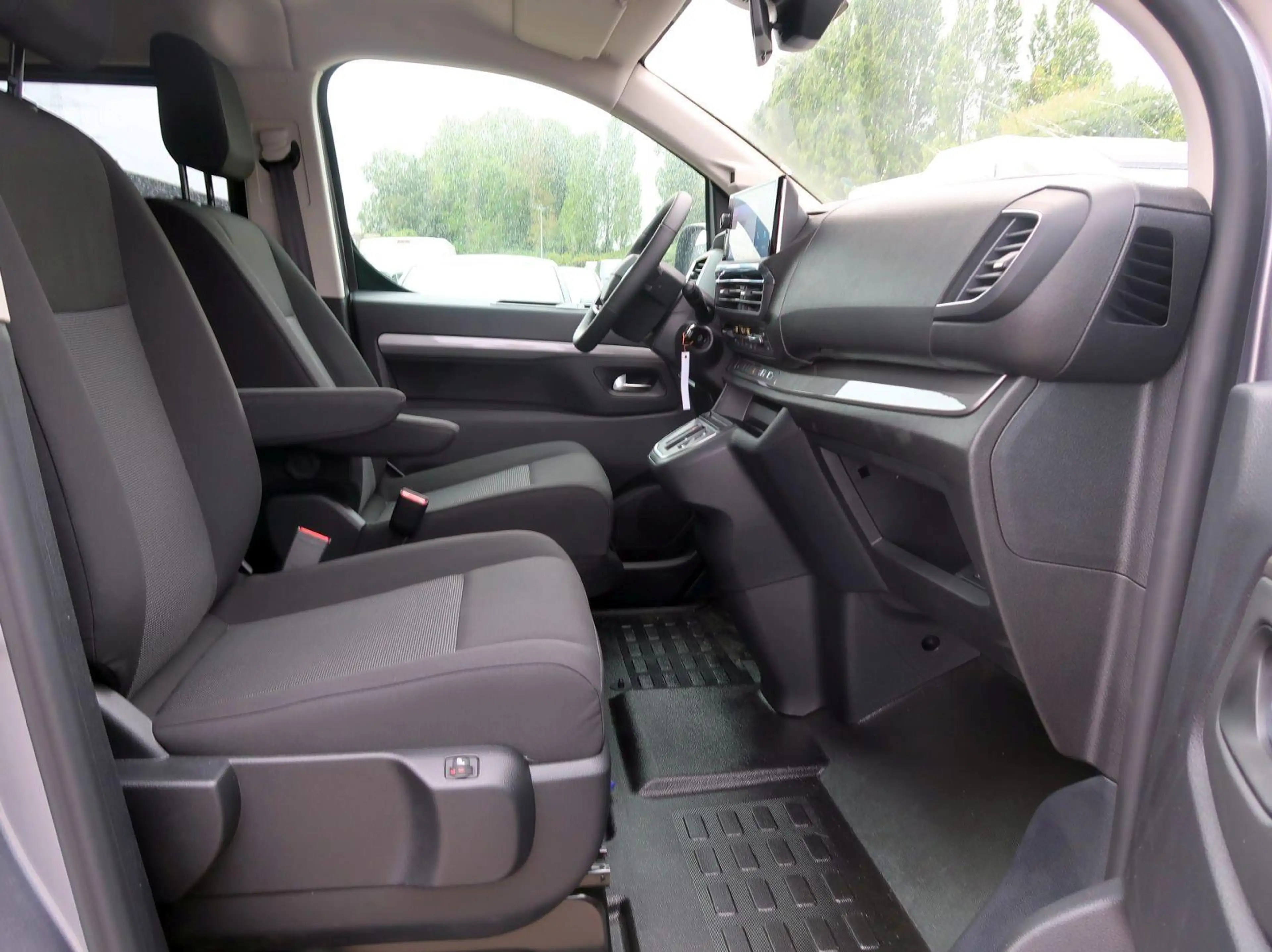 Citroen Spacetourer Plus 180PS,AHK,8 Sitzer,Navi,Carplay — photo 5