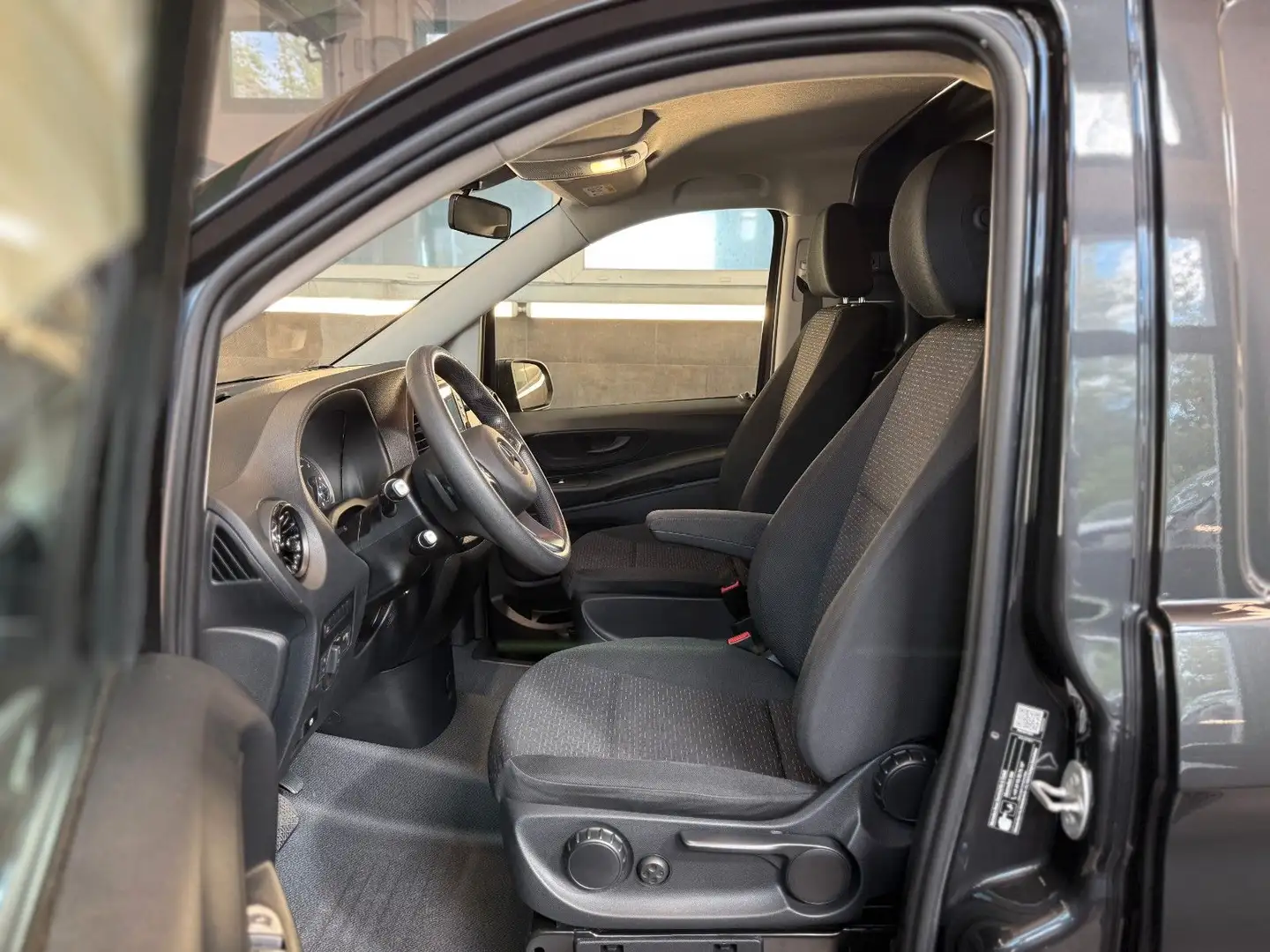 Mercedes-Benz Vito Kasten AUTOMATIK KLIMA NAVI DAB TEMPOMAT Gris - 2