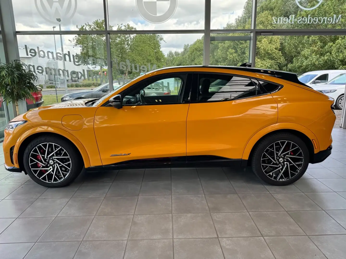 Ford Mustang Mach-E GT AWD Orange - 2