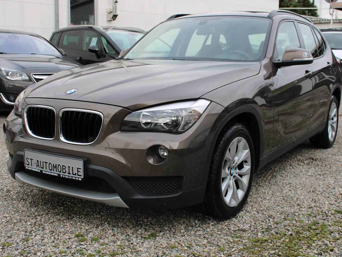 BMW X1 18 i sDrive Braun - 1